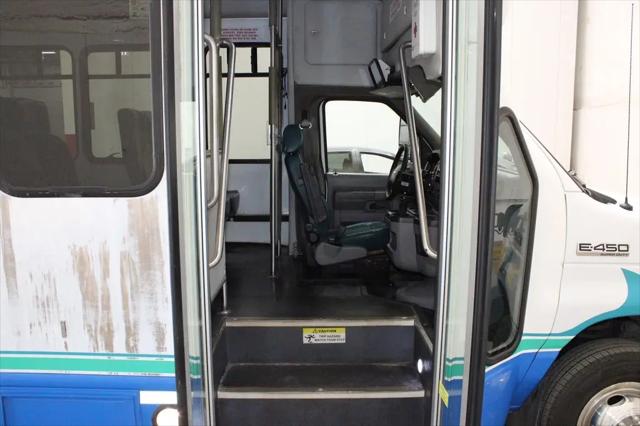2015 Ford E-450 Cutaway E-450