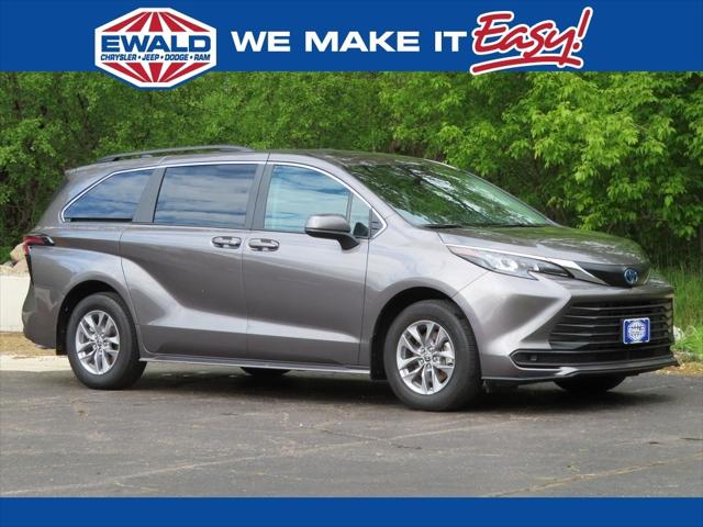 2024 Toyota Sienna LE