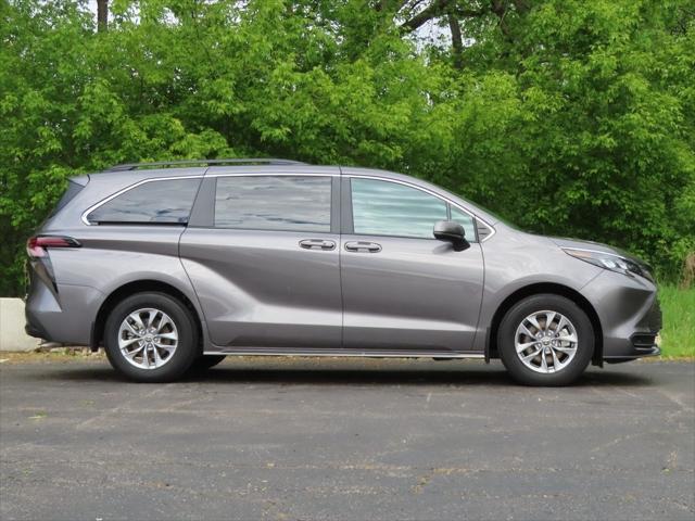 2024 Toyota Sienna LE