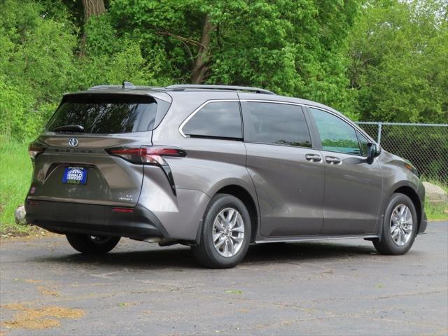 2024 Toyota Sienna LE