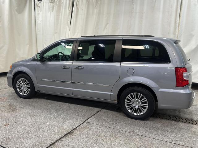 2014 Chrysler Town and Country Touring-L 2014 Chrysler Town and Country Touring-L