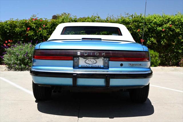 1990 Buick Reatta Base 2dr Convertible