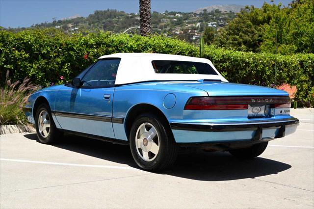 1990 Buick Reatta Base 2dr Convertible