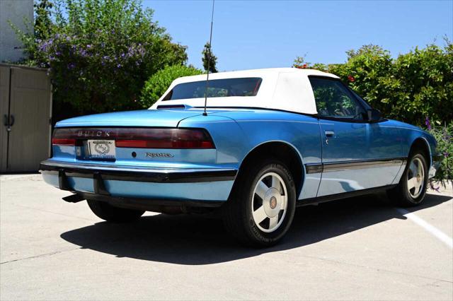 1990 Buick Reatta Base 2dr Convertible