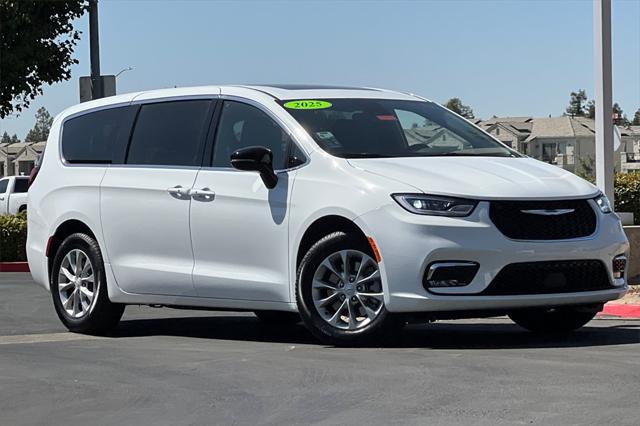 2025 Chrysler Pacifica PACIFICA SELECT AWD