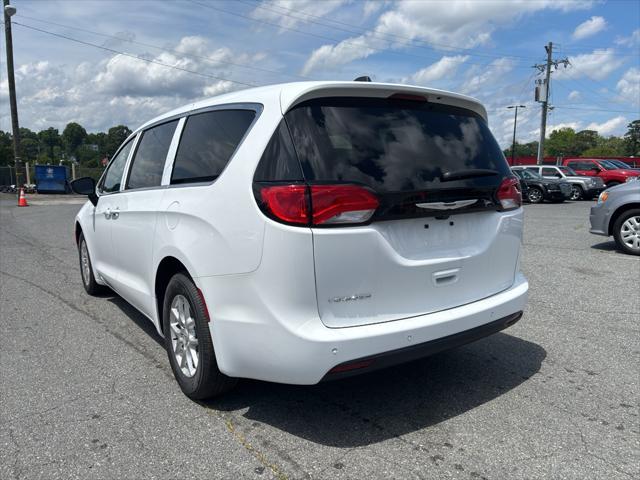 2025 Chrysler Voyager VOYAGER LX