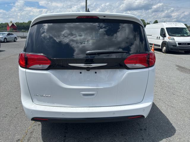 2025 Chrysler Voyager VOYAGER LX