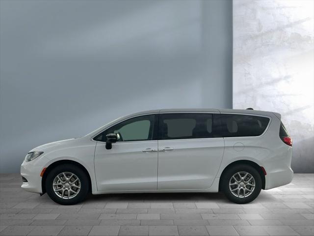 2025 Chrysler Voyager VOYAGER LX