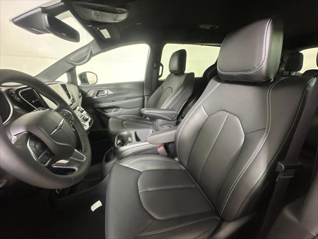 2025 Chrysler Pacifica PACIFICA SELECT