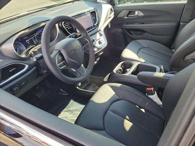 2025 Chrysler Voyager VOYAGER LX