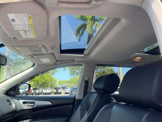 2017 Nissan Pathfinder SL