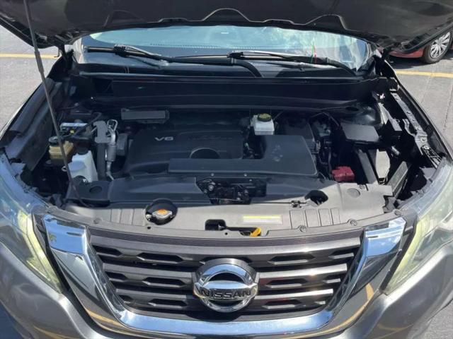 2017 Nissan Pathfinder SL