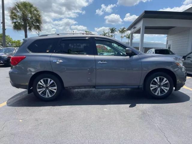 2017 Nissan Pathfinder SL