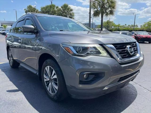 2017 Nissan Pathfinder SL