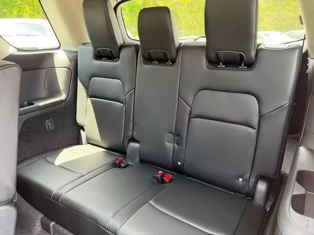 2025 Nissan Pathfinder SL 4WD