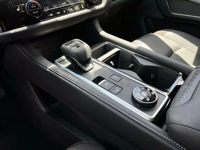 2025 Nissan Pathfinder SL 4WD