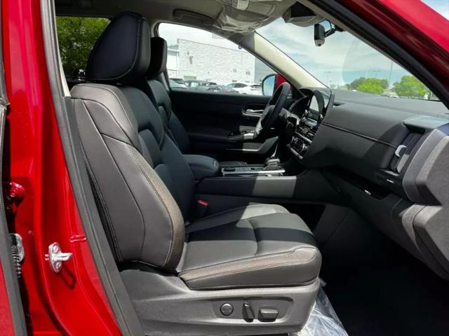 2025 Nissan Pathfinder SL 4WD