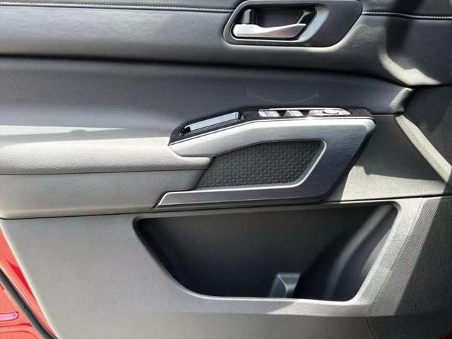 2025 Nissan Pathfinder SL 4WD