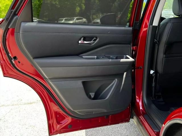 2025 Nissan Pathfinder SL 4WD