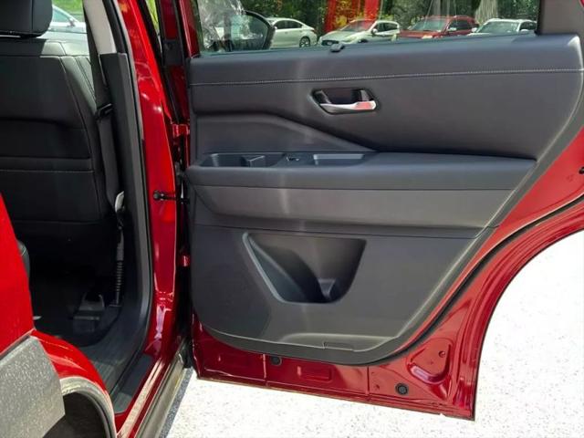 2025 Nissan Pathfinder SL 4WD