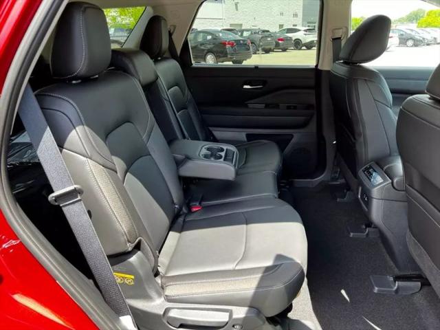 2025 Nissan Pathfinder SL 4WD