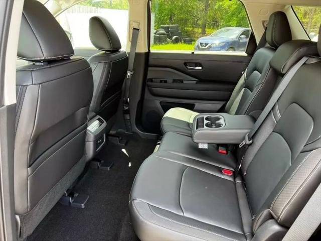 2025 Nissan Pathfinder SL 4WD