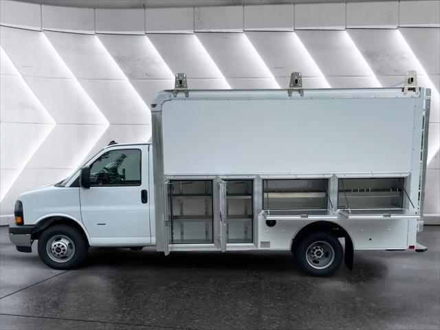 2025 GMC Savana Cutaway Work Van