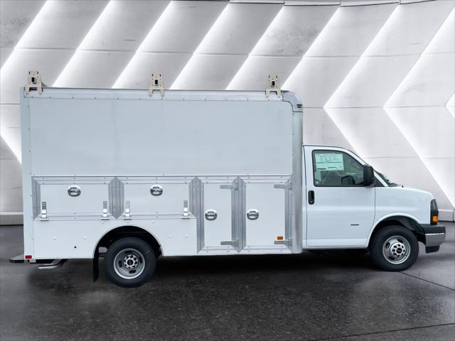 2025 GMC Savana Cutaway Work Van