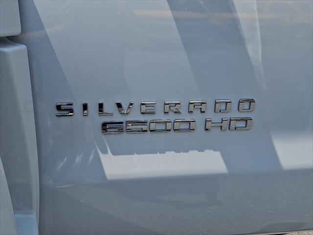 2024 Chevrolet Silverado MD LT