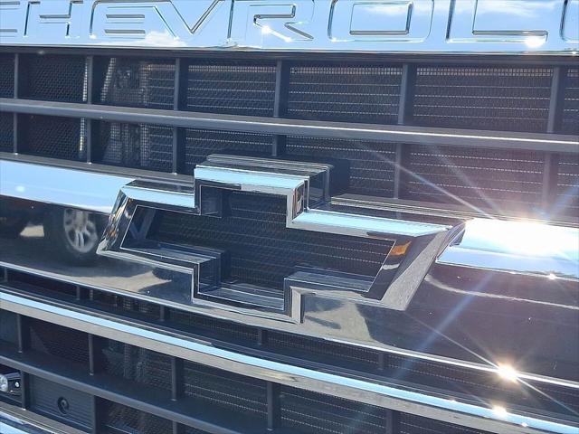 2024 Chevrolet Silverado MD LT