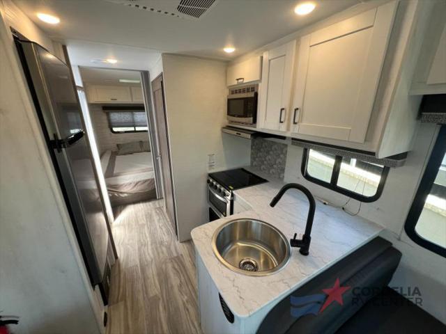 2025 Ford E-350 Cutaway Unknown