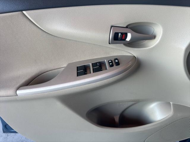2012 Toyota Corolla LE 4dr Sedan 4A