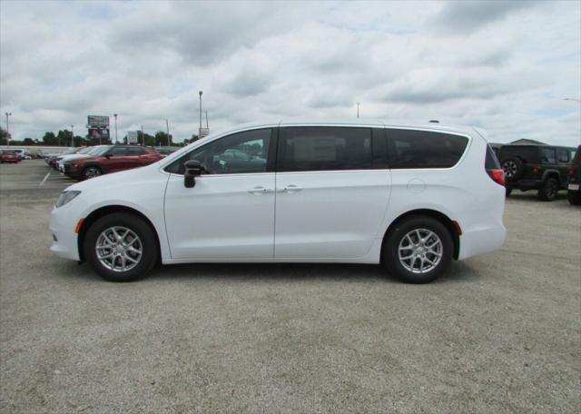 2025 Chrysler Voyager VOYAGER LX