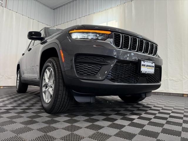 2025 Jeep Grand Cherokee GRAND CHEROKEE LAREDO X 4X4