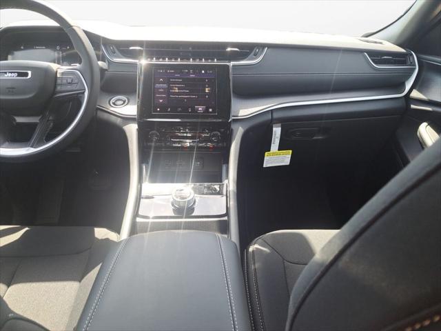 2025 Jeep Grand Cherokee GRAND CHEROKEE LAREDO X 4X4