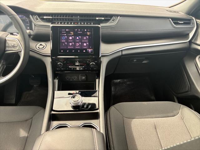 2025 Jeep Grand Cherokee GRAND CHEROKEE LAREDO X 4X4