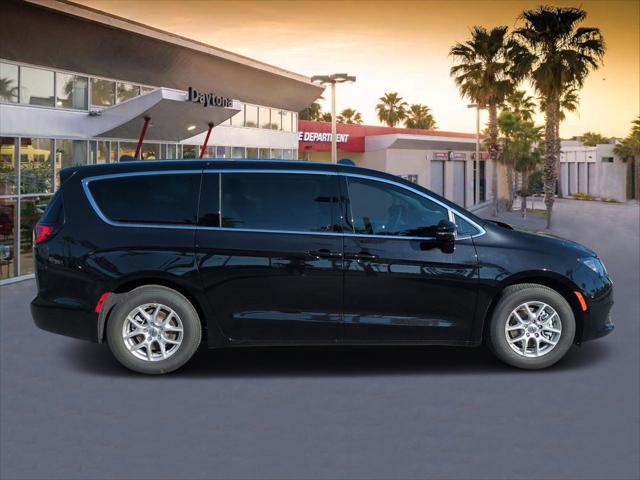 2025 Chrysler Voyager VOYAGER LX