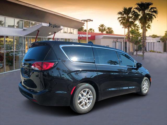 2025 Chrysler Voyager VOYAGER LX