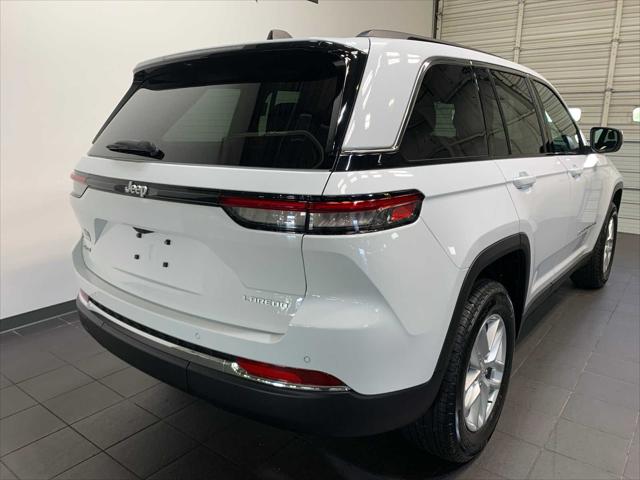2025 Jeep Grand Cherokee GRAND CHEROKEE LAREDO X 4X4