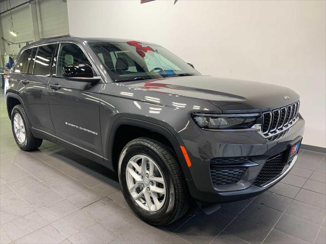 2025 Jeep Grand Cherokee GRAND CHEROKEE LAREDO X 4X4
