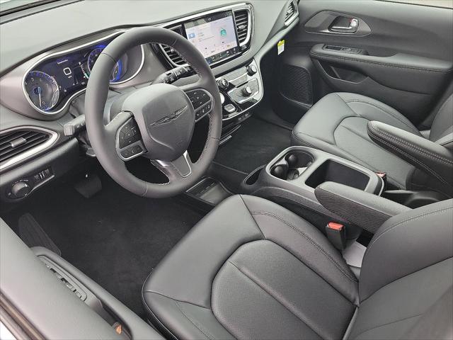 2025 Chrysler Voyager VOYAGER LX