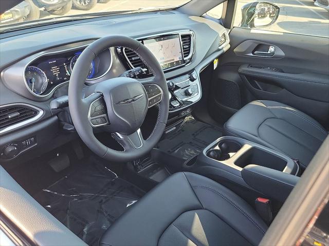 2025 Chrysler Voyager VOYAGER LX