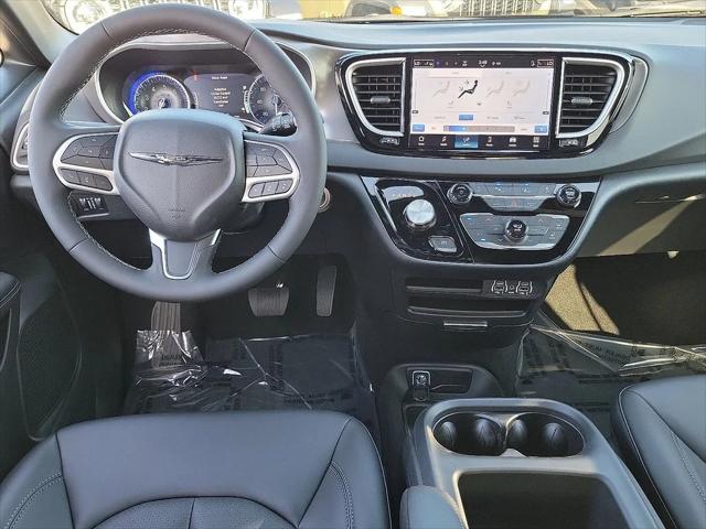2025 Chrysler Voyager LX