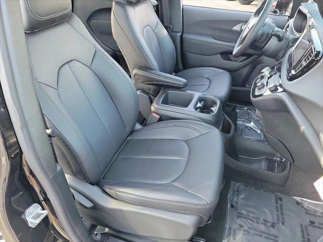 2025 Chrysler Voyager LX