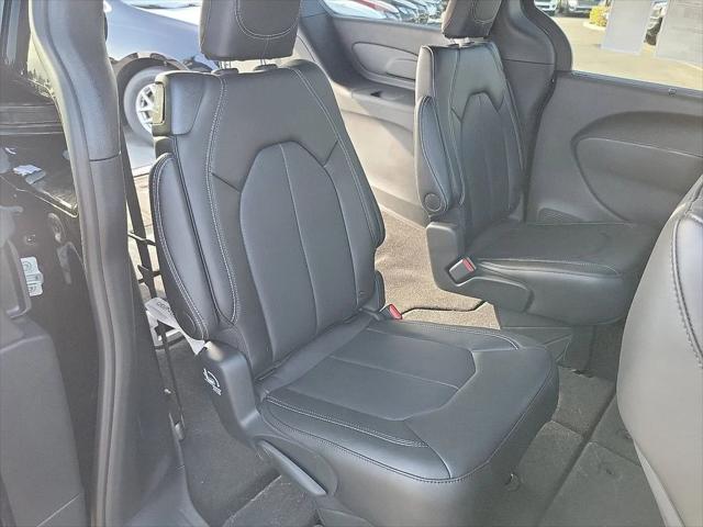 2025 Chrysler Voyager LX