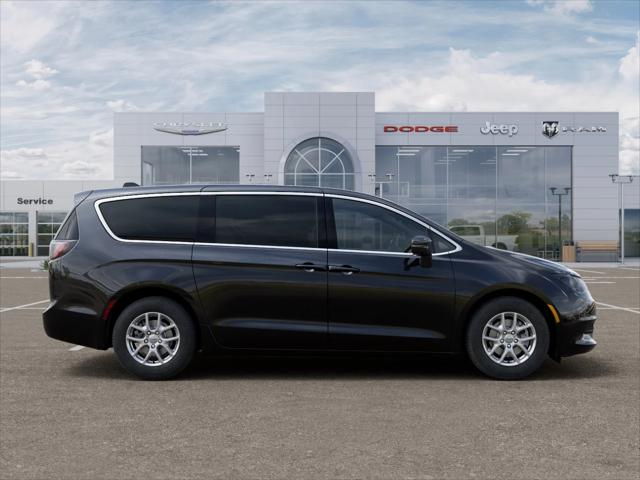 2025 Chrysler Voyager LX