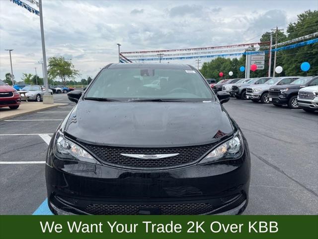 2025 Chrysler Voyager VOYAGER LX