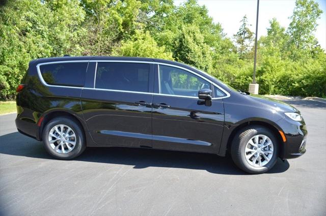 2025 Chrysler Pacifica PACIFICA SELECT AWD