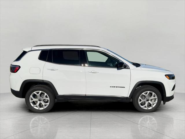 2025 Jeep Compass COMPASS LATITUDE 4X4