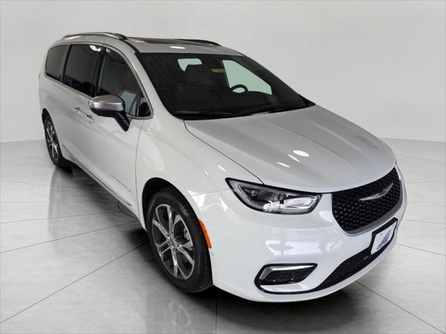 2025 Chrysler Pacifica Pinnacle AWD